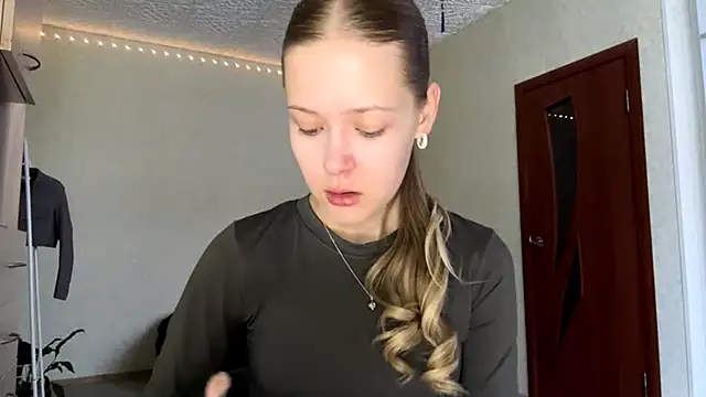 Snapshot of ZaidaSchwarten chatting on 01-10-26, 07:15 ZaidaSchwarten online show from 01-10-26, 07:15