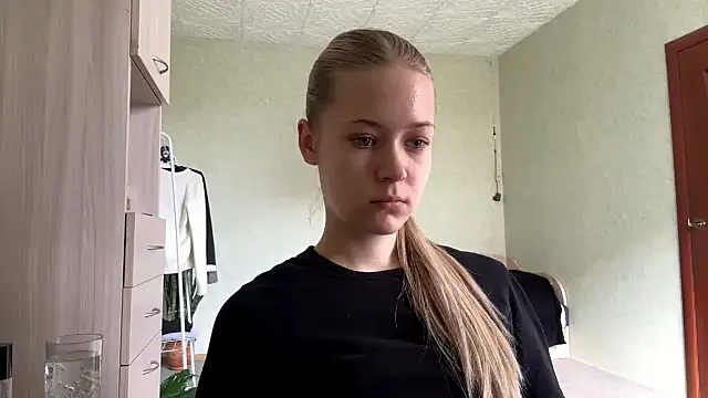 Snapshot of ZaidaSchwarten chatting on 04-19-26, 01:12 ZaidaSchwarten online show from 04-19-26, 01:12