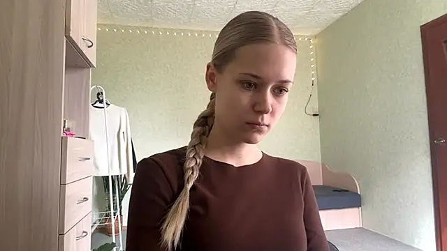 Snapshot of ZaidaSchwarten chatting on 05-01-26, 02:11 ZaidaSchwarten online show from 05-01-26, 02:11