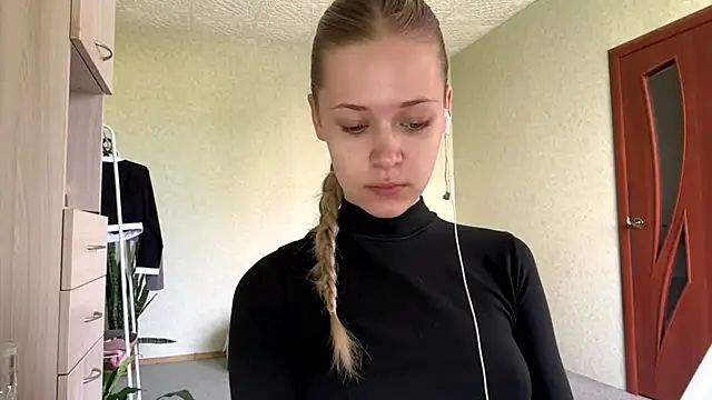 Snapshot of ZaidaSchwarten chatting on 05-20-26, 05:15 ZaidaSchwarten online show from 05-20-26, 05:15