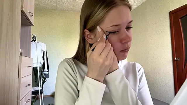 Snapshot of ZaidaSchwarten chatting on 05-15-26, 05:16 ZaidaSchwarten online show from 05-15-26, 05:16