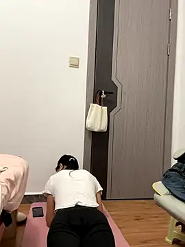 Snapshot of cmvoo chatting on 12-18-25, 11:19 cmvoo online show from 12-18-25, 11:19