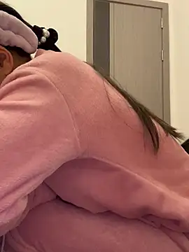 Snapshot of cmvoo chatting on 12-17-25, 02:00 cmvoo online show from 12-17-25, 02:00