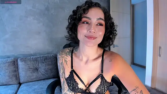 Snapshot of ValerieAustin chatting on 05-13-26, 04:14 ValerieAustin online show from 05-13-26, 04:14