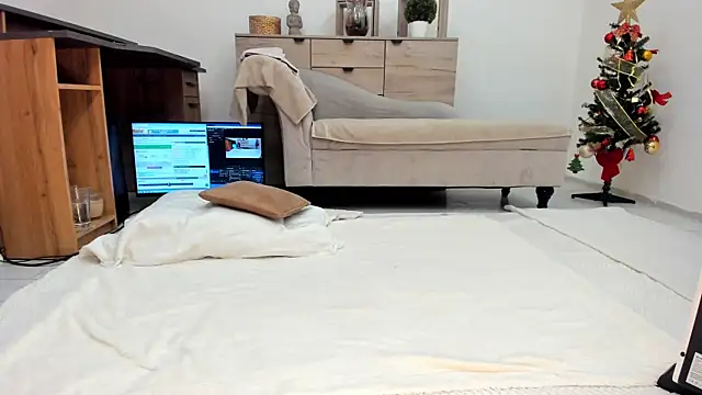 classy medea online show from 12-17-25, 01:32