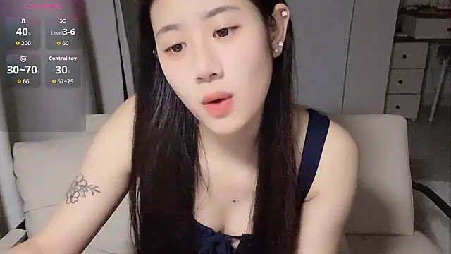 Snapshot of Yvonne-07 chatting on 05-27-26, 04:47 Yvonne-07 online show from 05-27-26, 04:47