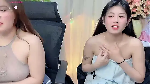 Yvonne-07 online show from 12-14-25, 01:49