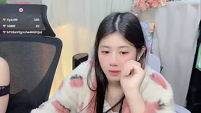 Yvonne-07 online show from 12-21-25, 12:02