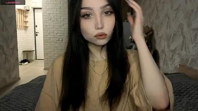 Qwami Amie online show from 05-22-26, 03:04