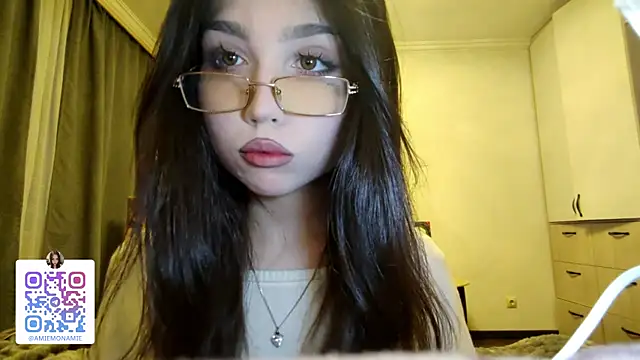 Snapshot of Qwami_Amie chatting on 01-10-26, 03:57 Qwami Amie online show from 01-10-26, 03:57