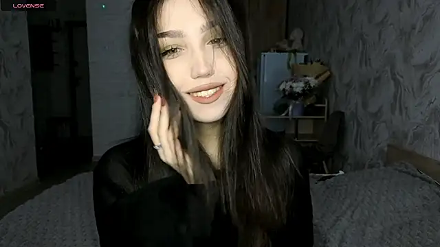 Qwami Amie online show from 05-21-26, 04:43