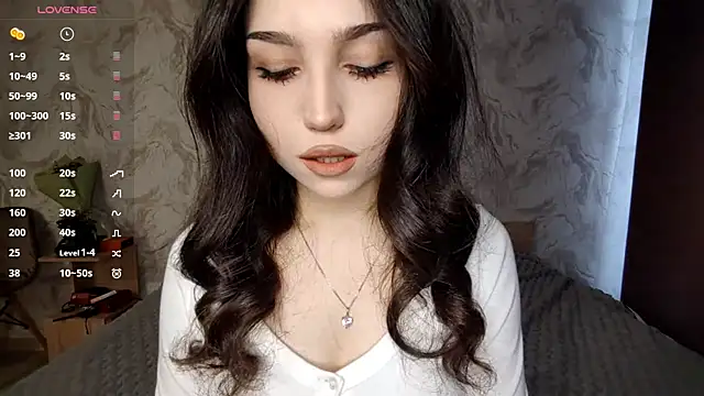 Qwami Amie online show from 04-19-26, 06:47