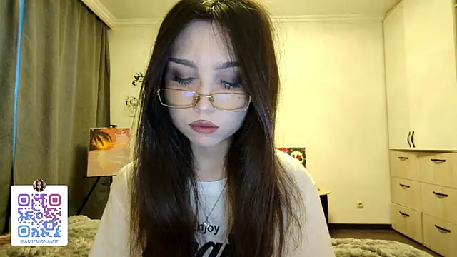 Snapshot of Qwami_Amie chatting on 01-12-26, 04:52 Qwami Amie online show from 01-12-26, 04:52