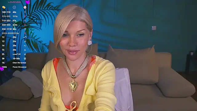 Snapshot of Lindsi_Luvviv chatting on 05-23-26, 04:06 Lindsi Luvviv online show from 05-23-26, 04:06