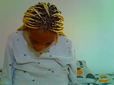 Snapshot of PetiteDoll_06 chatting on 04-27-26, 10:46 PetiteDoll 06 online show from 04-27-26, 10:46