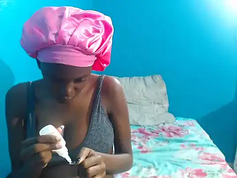 Snapshot of PetiteDoll_06 chatting on 02-15-26, 03:40 PetiteDoll 06 online show from 02-15-26, 03:40