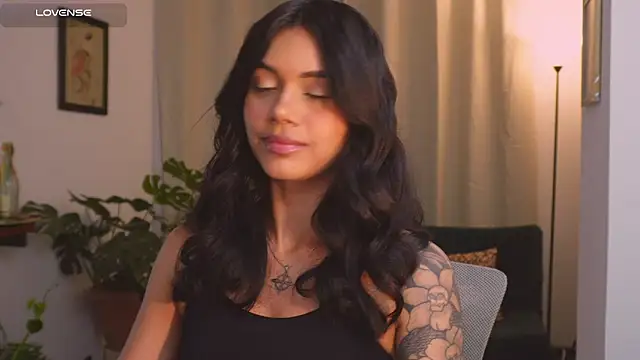 Snapshot of SeleneVaughan chatting on 05-20-26, 11:46 SeleneVaughan online show from 05-20-26, 11:46