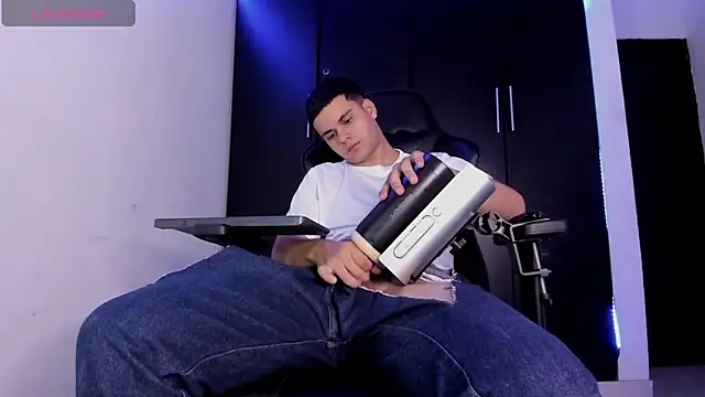 Liam Mateo online show from 04-03-26, 05:14