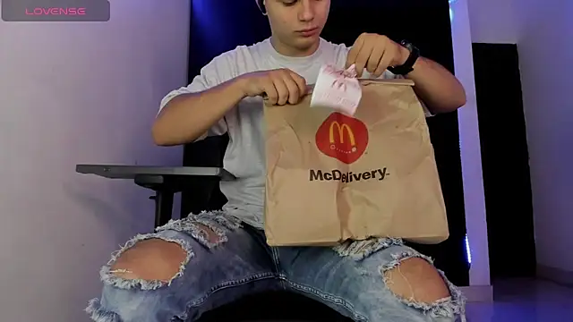 Liam Mateo online show from 04-02-26, 05:25