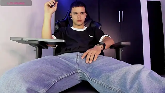 Liam Mateo online show from 04-12-26, 10:29