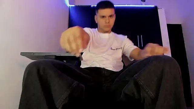 Liam Mateo online show from 06-19-26, 10:58