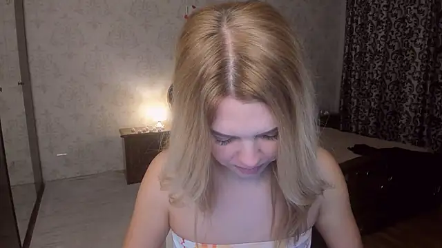 Snapshot of LunaFlinn chatting on 02-26-26, 04:34 LunaFlinn online show from 02-26-26, 04:34