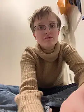 Lassie Cassie online show from 12-22-25, 05:07