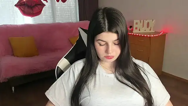 KisaModel online show from 05-19-26, 01:56