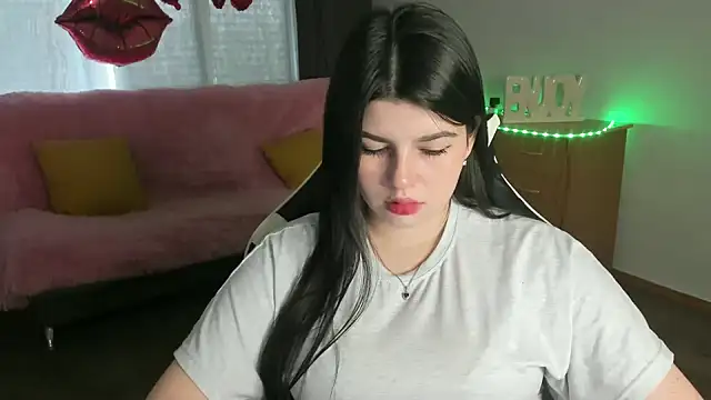 KisaModel online show from 05-19-26, 01:21