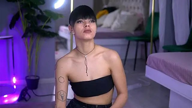 AnneFaris online show from 01-09-26, 04:52