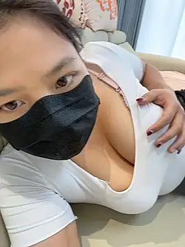 Snapshot of qwe522522 chatting on 05-18-26, 03:39 qwe522522 online show from 05-18-26, 03:39