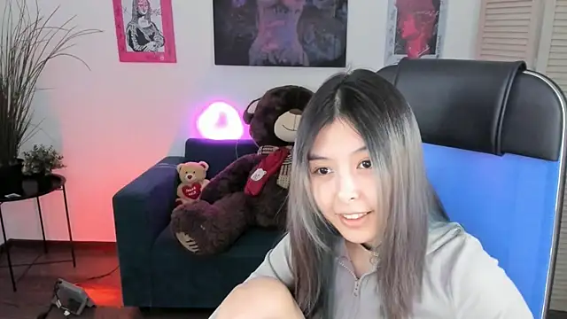 SirenMystiq online show from 12-16-25, 04:11