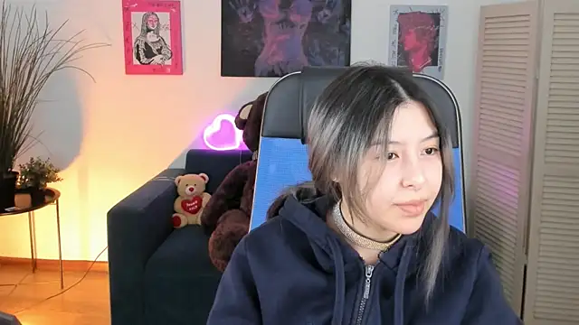 SirenMystiq online show from 12-17-25, 04:56