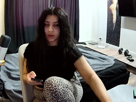 Nicole Pars online show from 02-24-26, 01:12