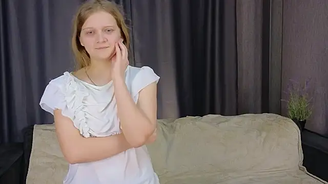 Snapshot of HazeElariel chatting on 03-20-26, 04:41 HazeElariel online show from 03-20-26, 04:41