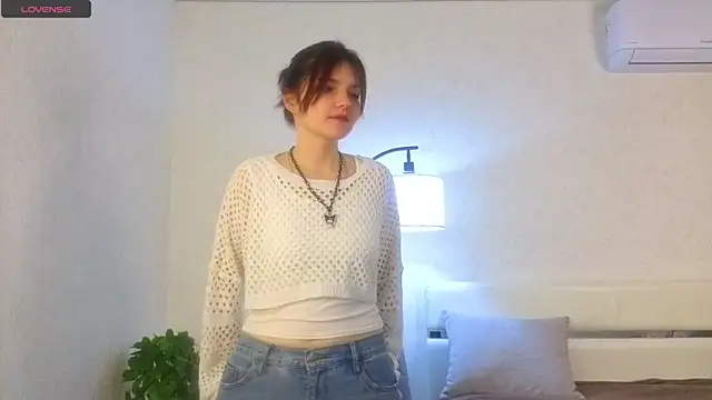 NyraVesperis online show from 04-15-26, 06:08