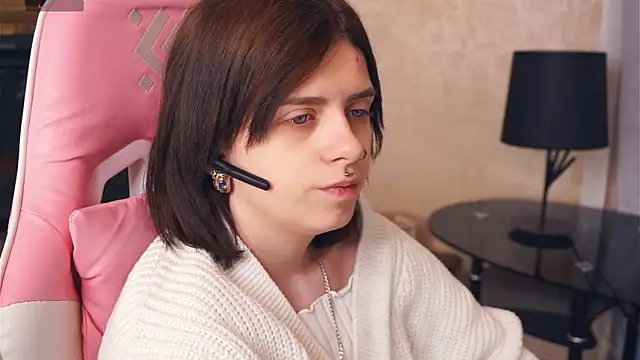 IleanaPishko online show from 12-18-25, 07:02