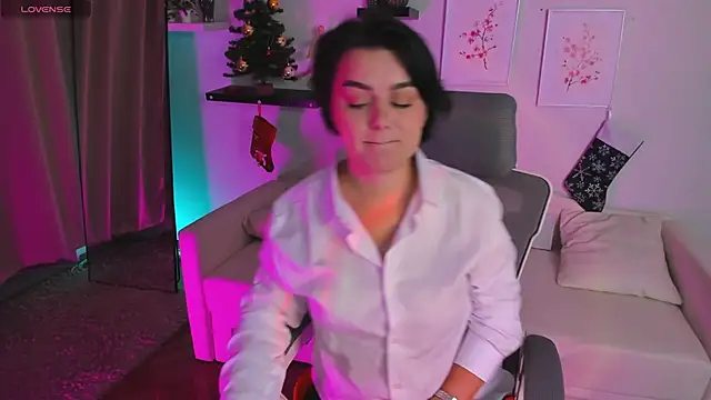 Sofia Fisher online show from 12-16-25, 07:23