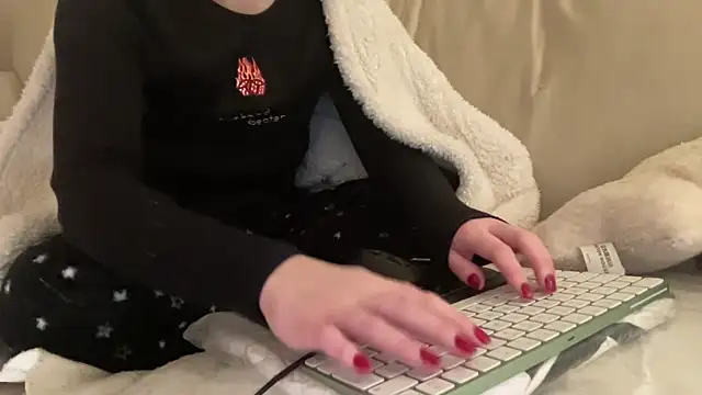 ijustturned18today online show from 12-21-25, 09:59