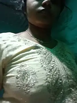 Snapshot of Cuple_masti72 chatting on 06-18-26, 02:00 Cuple masti72 online show from 06-18-26, 02:00