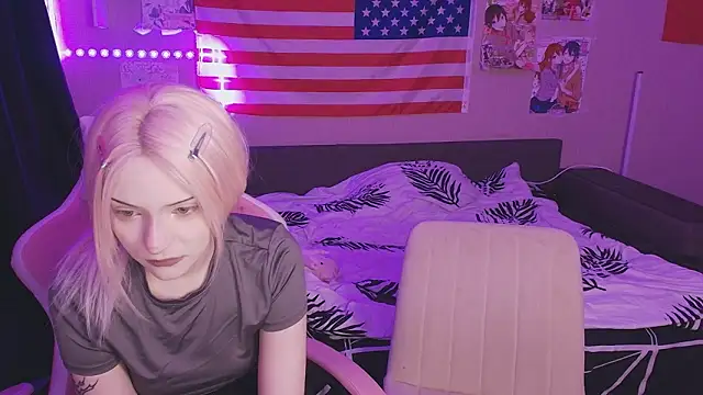 Snapshot of midnight_memories chatting on 02-20-26, 01:46 midnight memories online show from 02-20-26, 01:46