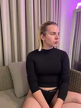 AmieGlow online show from 12-20-25, 10:45