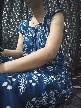 Snapshot of Rose1728 chatting on 05-28-26, 11:10 Rose1728 online show from 05-28-26, 11:10