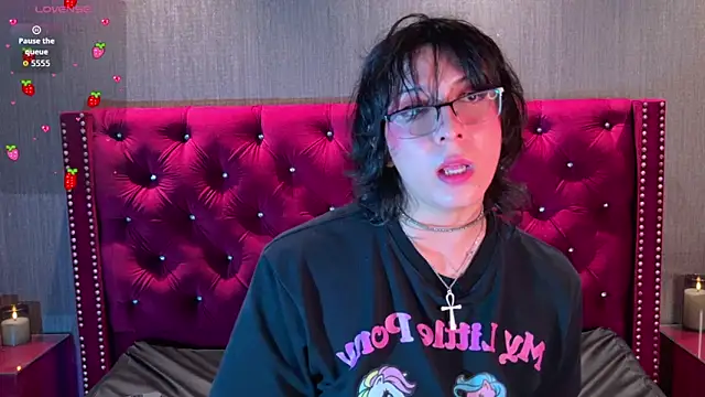 Snapshot of Shelly_bat chatting on 05-11-26, 10:07 Shelly bat online show from 05-11-26, 10:07