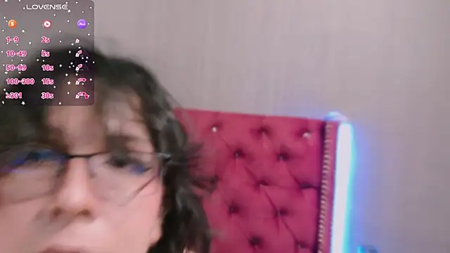 Snapshot of Shelly_bat chatting on 05-30-26, 10:26 Shelly bat online show from 05-30-26, 10:26
