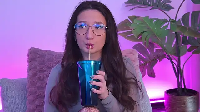 TheaMalekoo online show from 04-15-26, 06:52