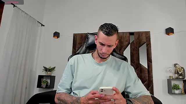 J king   online show from 04-29-26, 09:32