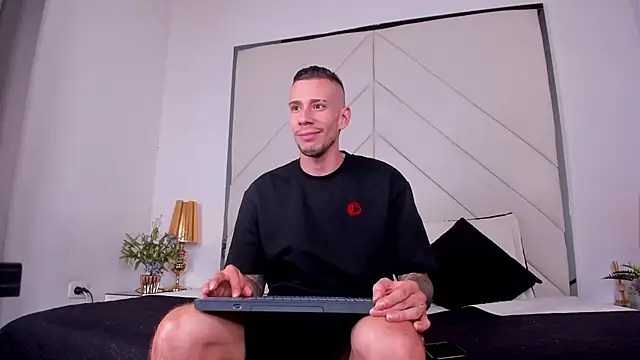 J king   online show from 06-19-26, 06:47