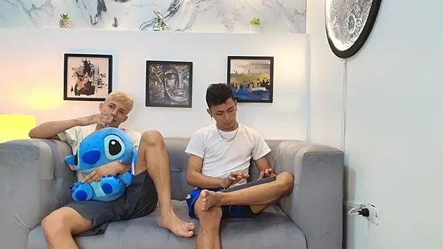 Snapshot of YOUNG_GUYS1 chatting on 12-21-25, 01:19 YOUNG GUYS1 online show from 12-21-25, 01:19