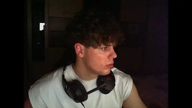 GymGuy0505 online show from 12-14-25, 09:53